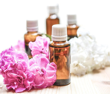 THE 10 ESSENTIAL OILS EVERYONE SHOULD STOCK UP ON